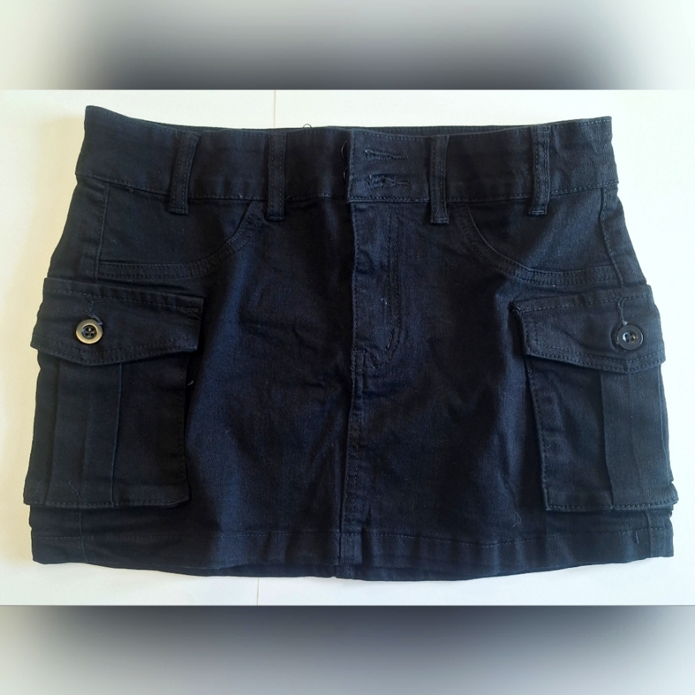 Black mini skirt- SZ medium- NWOT
